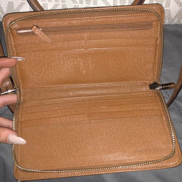 Michael Kors Set - Picture 2 of 3